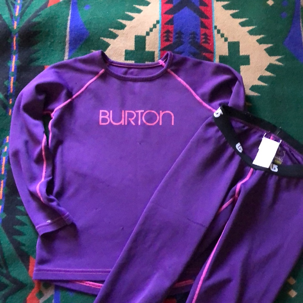 Girls X-Small Burton base layers! 🎿